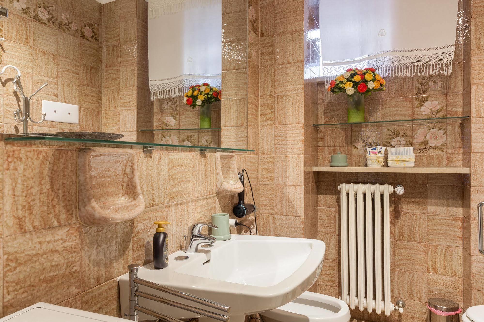 B&B Agli Scaligeri เวโรนา ภายนอก รูปภาพ